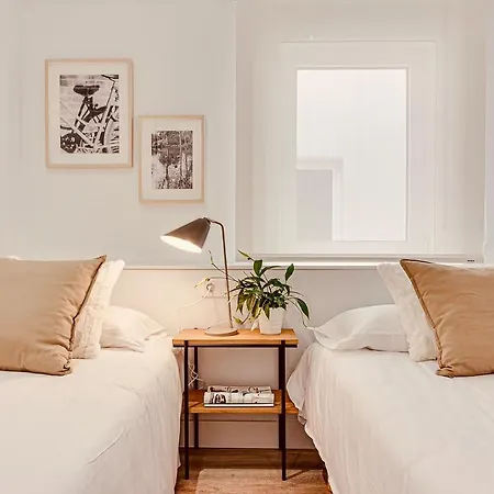 Main Street Deluxe Apartment *