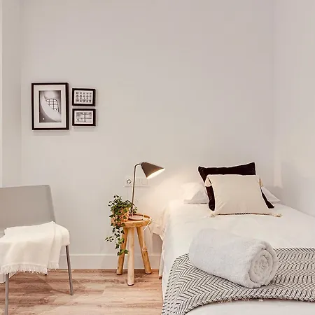 Main Street Deluxe Apartment